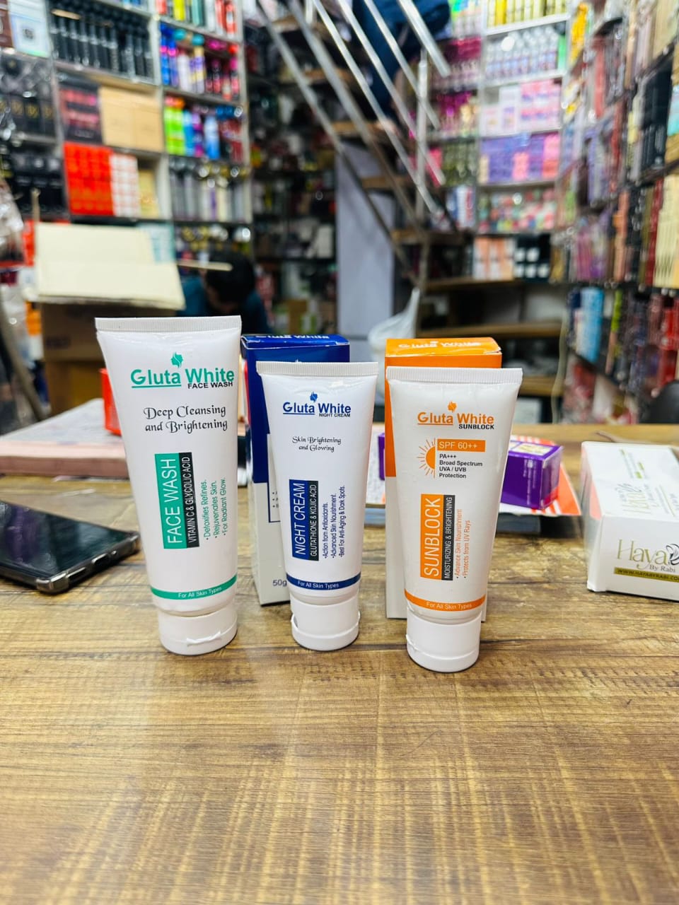 Gluta White Complete 3-in-1 Skin Set   اگر 7 دن کے اندر آپ کو نتائج حاصل نہ ہوں تو آپ مکمل رقم واپس حاصل کر سکتے ہیں۔