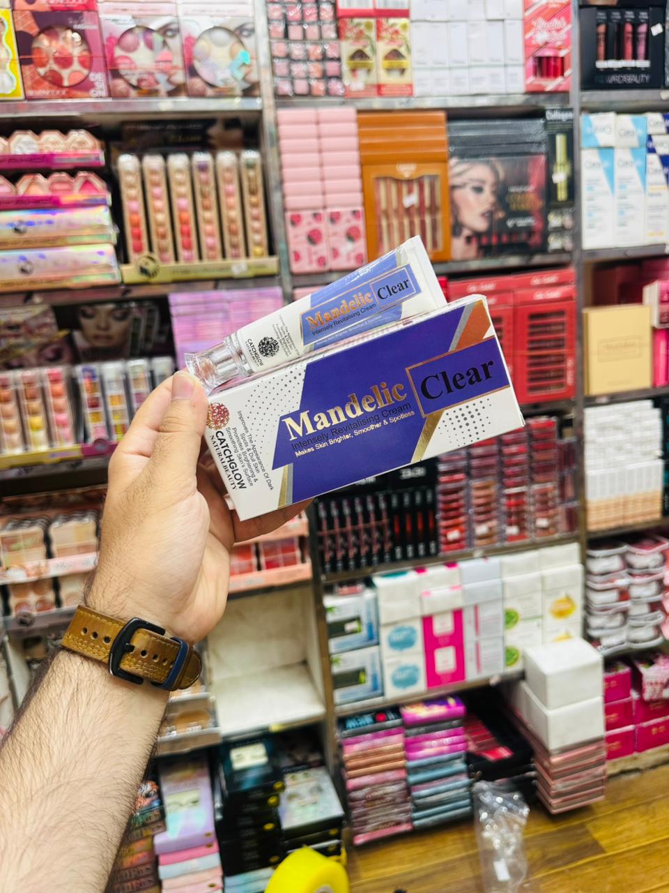Mandelic Clear Cream Skin Brightening & Spotless Formula for Smooth, Glowing Skin اگر 7 دن کے اندر آپ کو نتائج حاصل نہ ہوں تو آپ ہمارا پروڈکٹ واپس کر کے اپنی مکمل رقم واپس حاصل کر سکتے ہیں۔